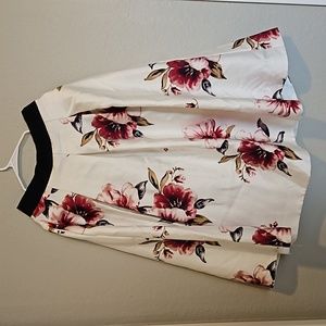 WHBM floral skirt. Women's size 6.